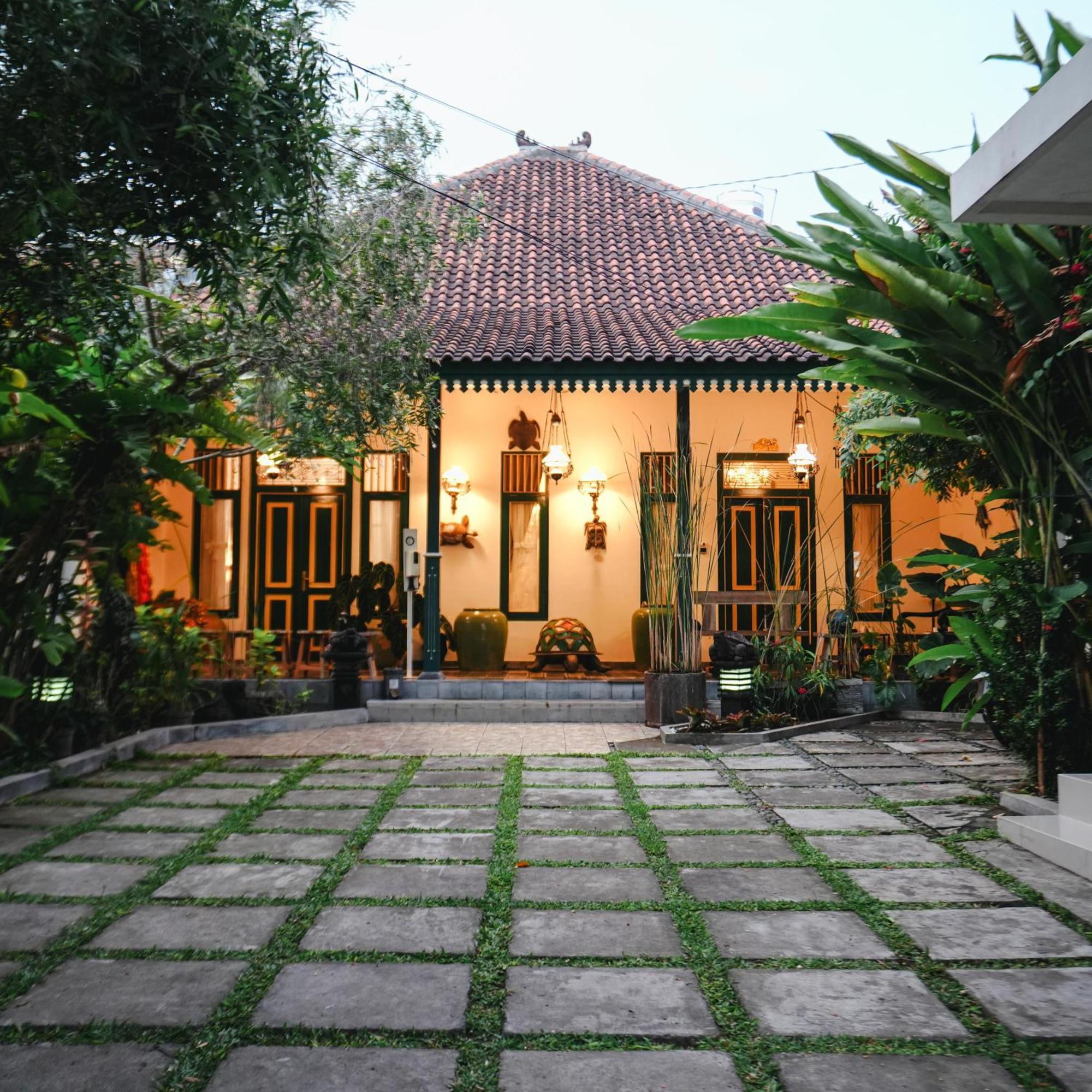 Omahkura 1 Appartement Jogjakarta Buitenkant foto