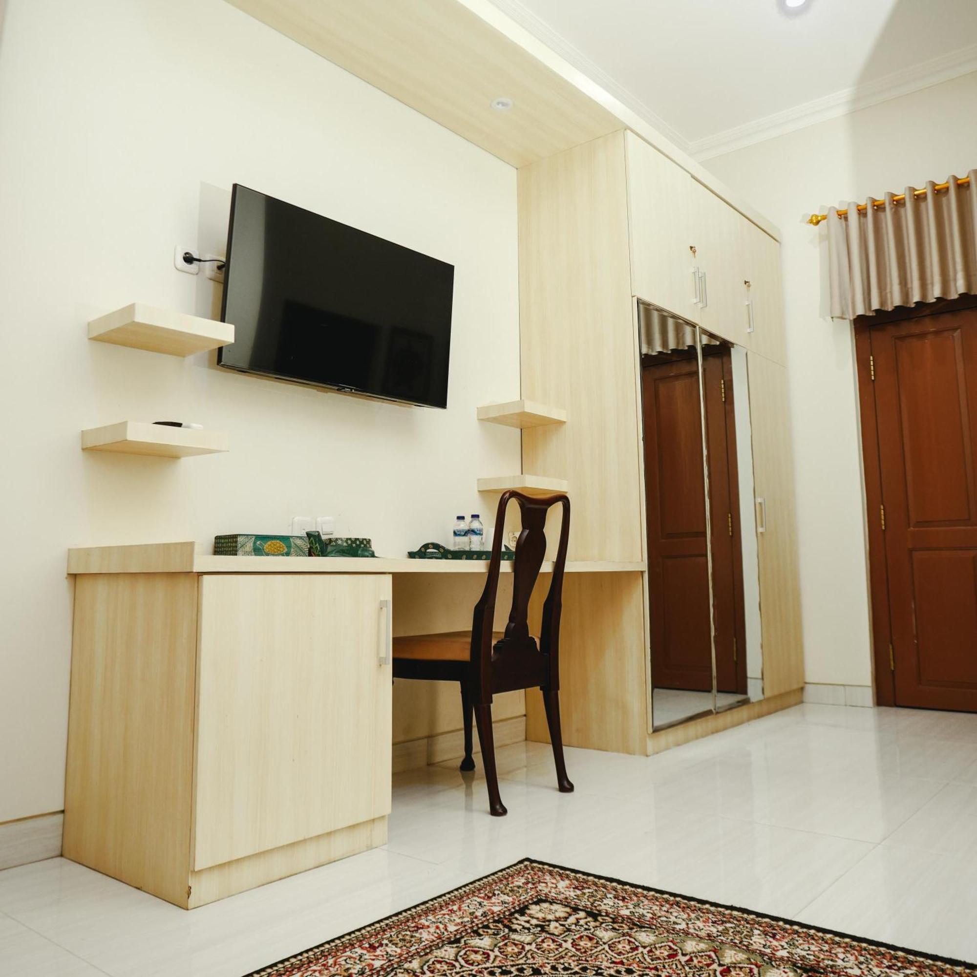 Omahkura 1 Appartement Jogjakarta Buitenkant foto