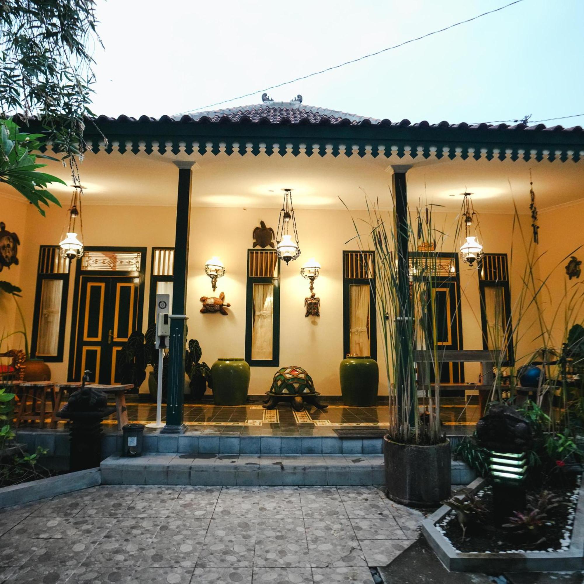 Omahkura 1 Appartement Jogjakarta Buitenkant foto